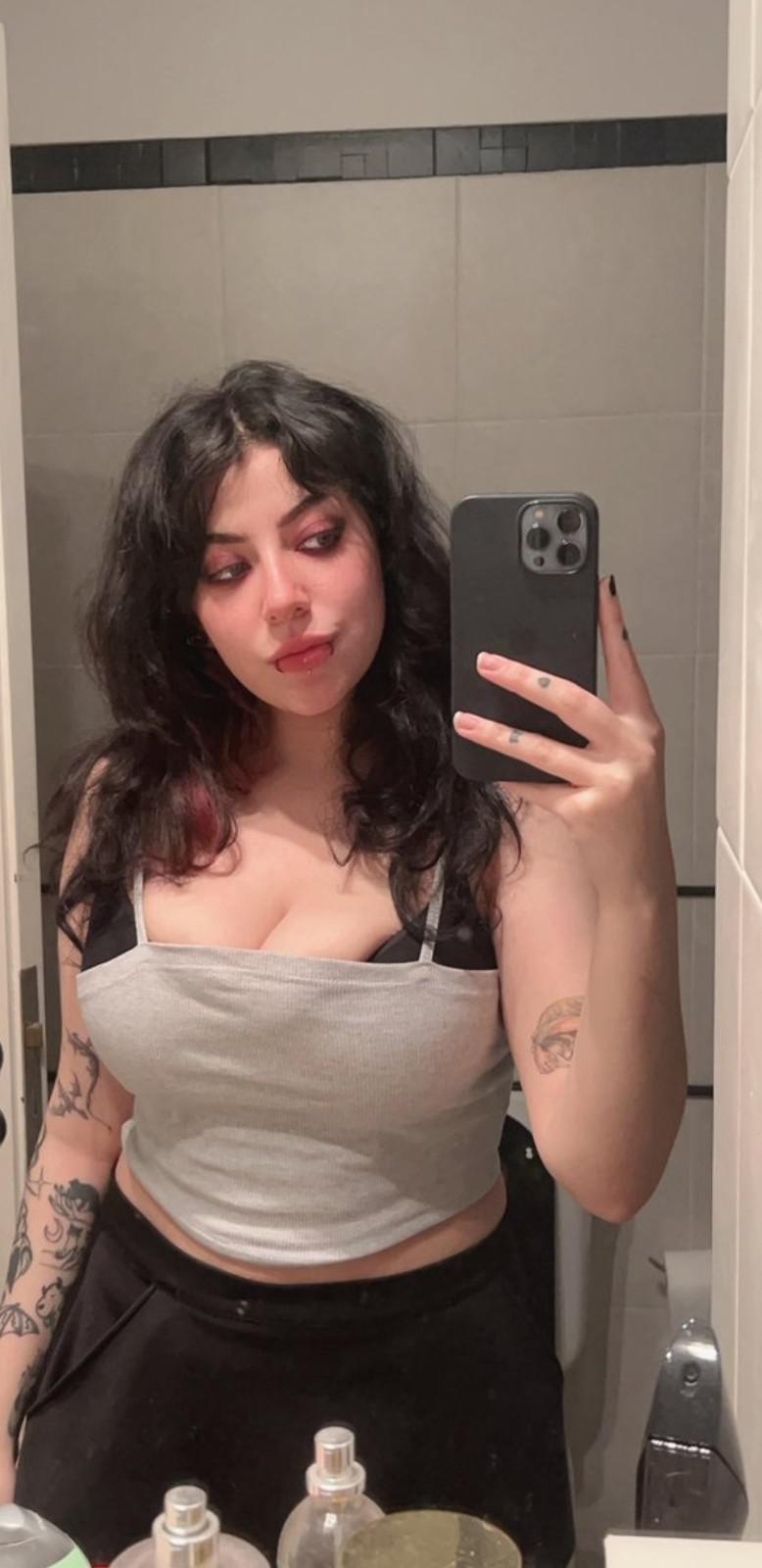 Are you stressed and need Some hot? I’m a mature girl, I love squirting 💦 Are you stressed and need Some hot? I’m a mature girl, I love squirting 💦