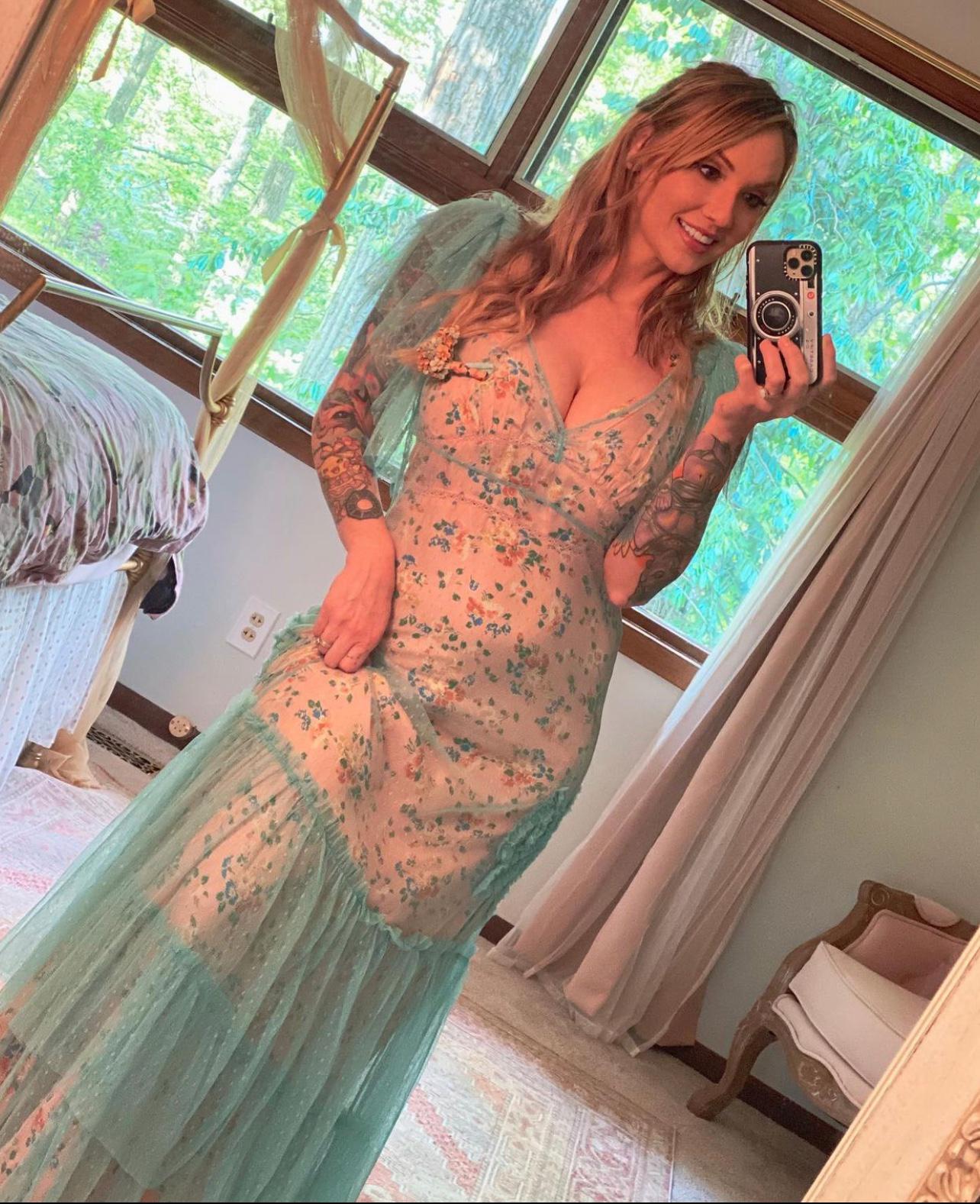 Escort available for hookup Escort available for hookup