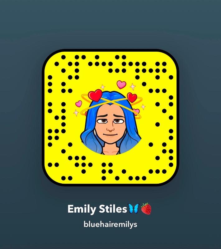 DOWN TO FUCK AND CHILL⁉️ HMU ON SNAPCHAT @bluehairemilys