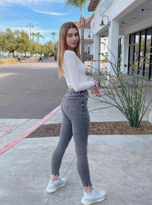 HOOKUP/ESCORT