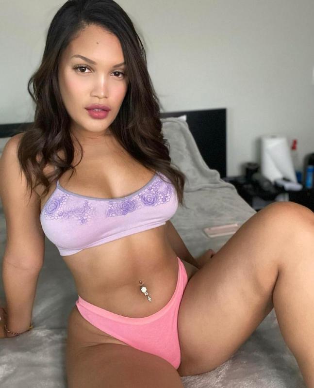 Let’s fuck I’m down to hook up💦🍑