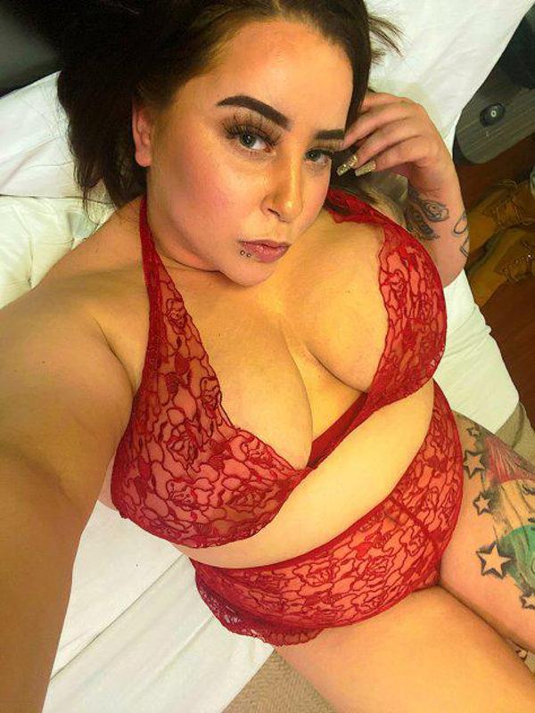 Thick Curvaceous Brunnette ~ Gr33k Goddess