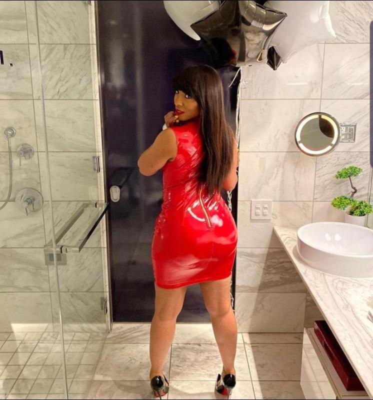 Escort available for hookup