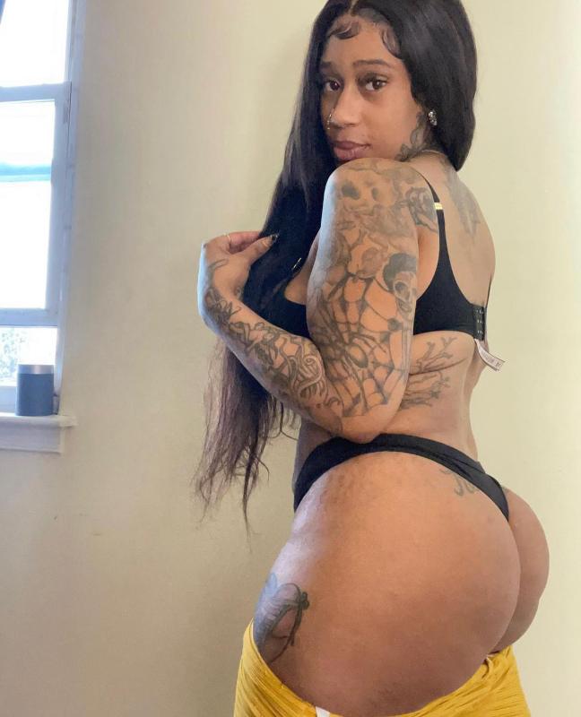 Naughty fat ass🍑💦 keisha available For naughty and freaky hookups