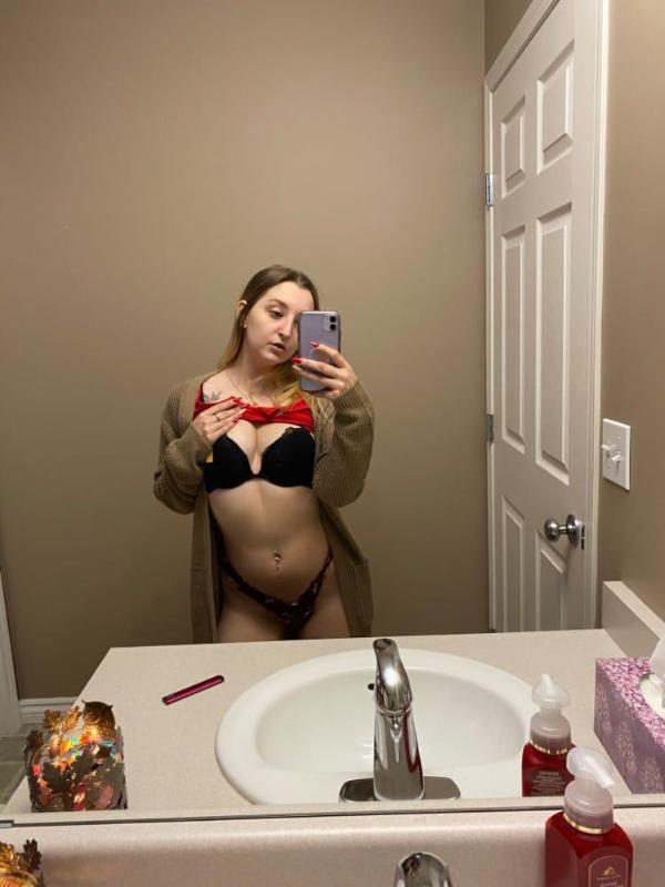 Hookup fun lover and sex addict Snapchat mjoy5651