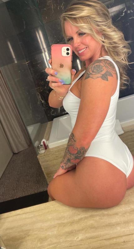 Hot cougar milf that will blow your mind 👅💦 In/OutCall/CarDate Passionate GFE