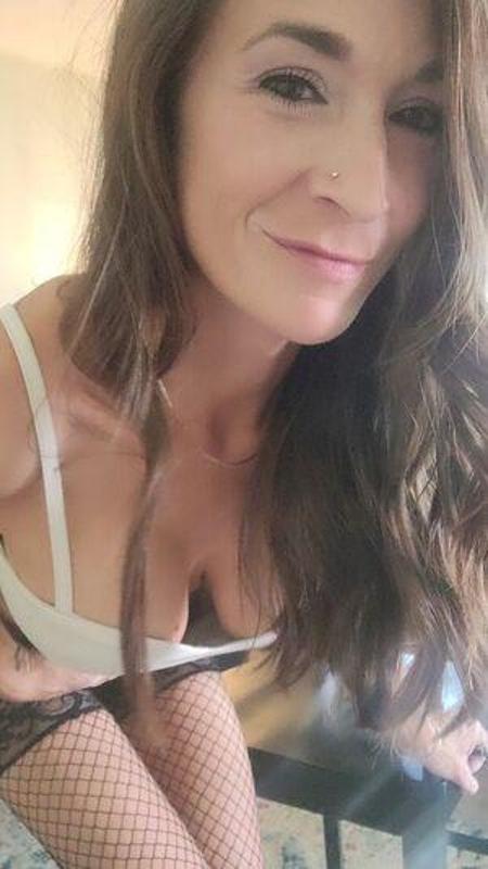 I’m available for hookup sex 😍🥰