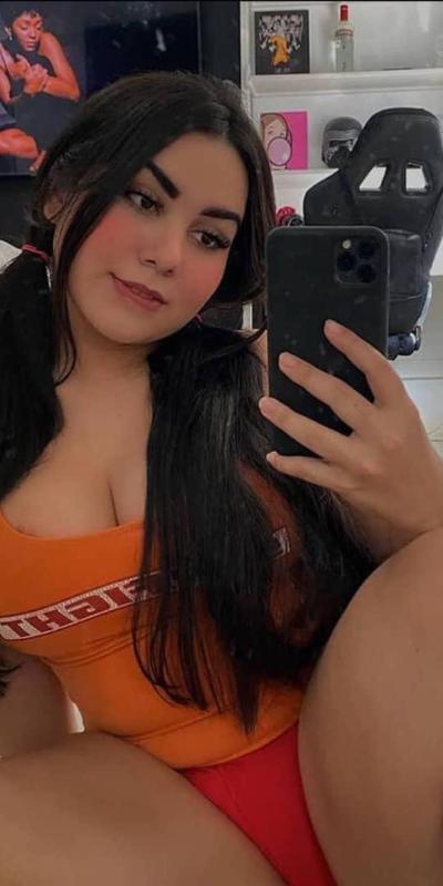 It’s that bitch alysa always down for hookups come have a taste🍇