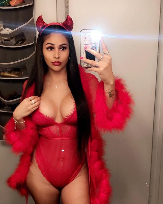 Down and horny😋😘😘