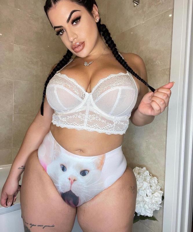 You want to stroke my kitty 🐱 pant 🥵🔞 HOT BABE TO SATISFY YOU