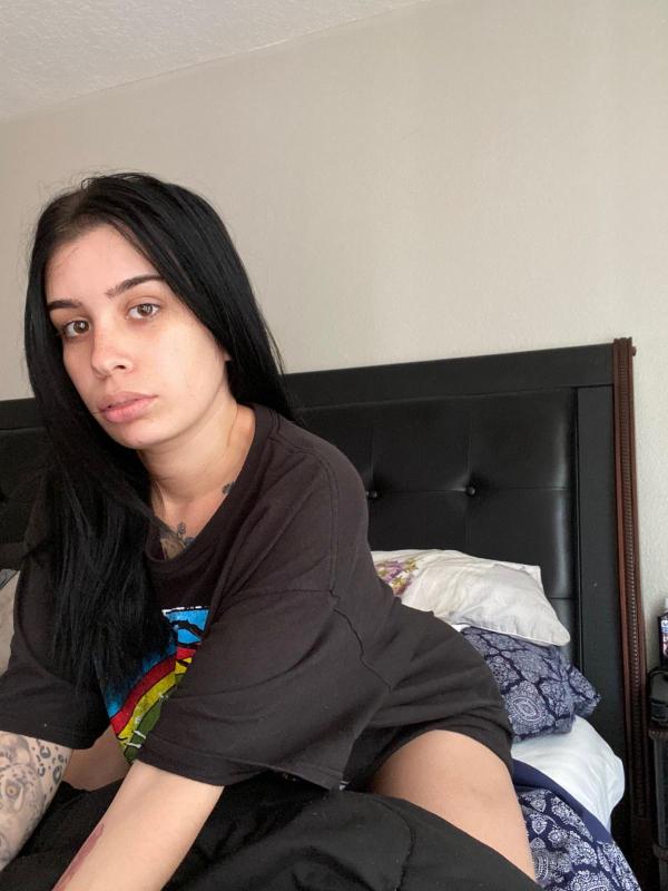 Available for hookup and massage💦