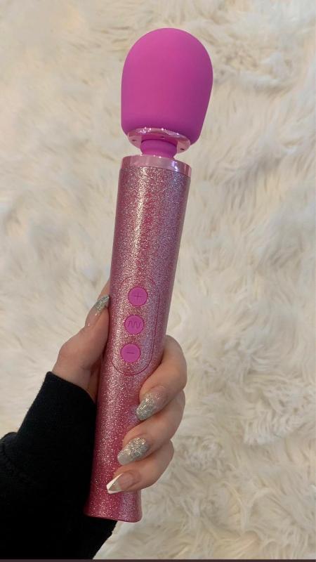 Juicy Erotic and Curvy. I’m 💯 real and legit. Add me on snap jenny_cole2022