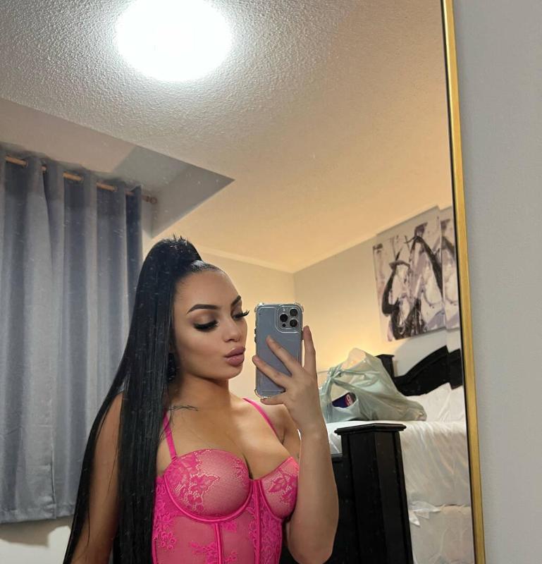 Gorgeous Latina in town with pretty mouth OUTCALL !