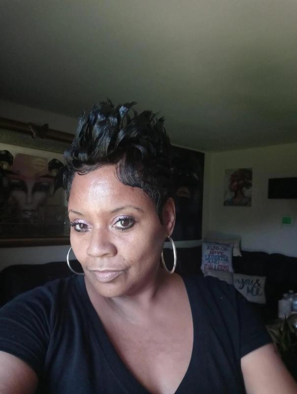 Hello Everyone I Am A Rich Sugar Mummy Text Me And I Will Take Care Of You