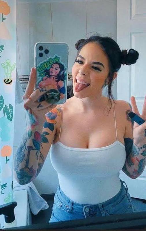 25 [F4M] Slut looking to be spoiled in exchange for submissive services