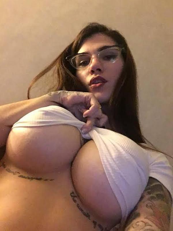 Am An Escort Available For Hook Up”I offer boobfuck ,blow job ,anal sex