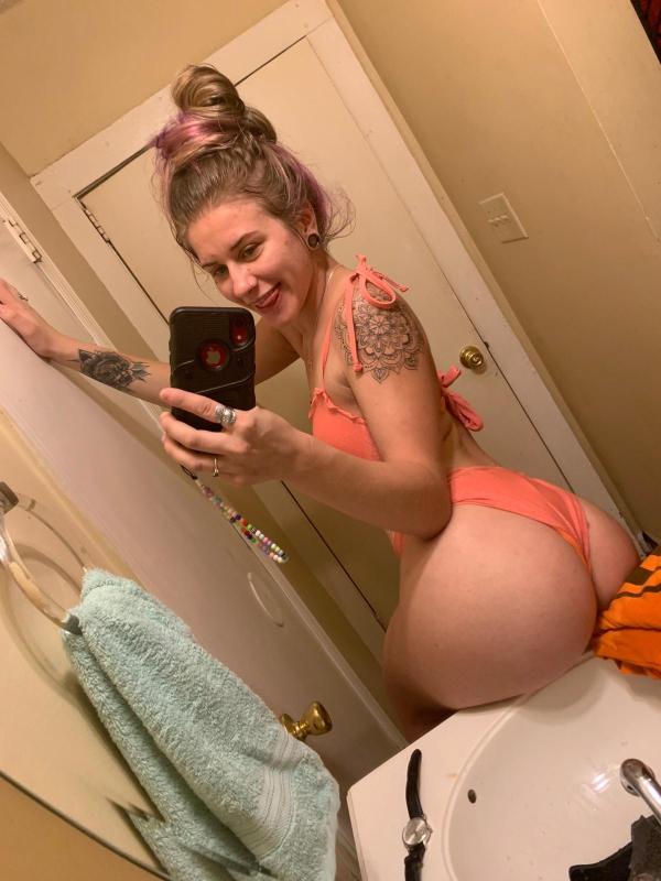 Let’s have some happy ending fun 👅🥵🍆🍑