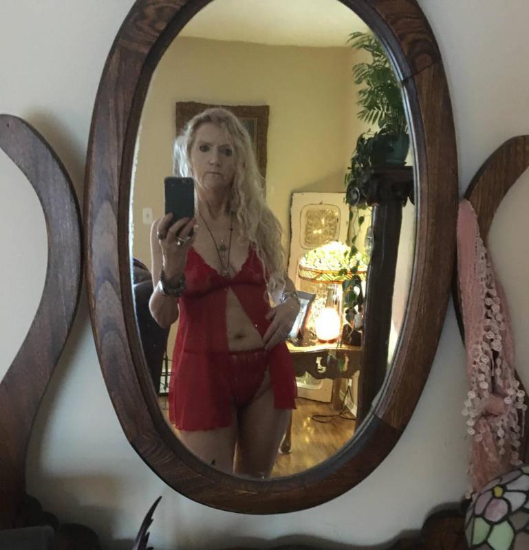 Mature Sexy Hot blonde To Make Your Dreams Come True!